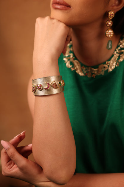 Stella Cuff | UNCUT Festive