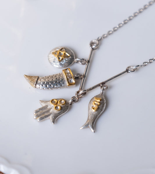 Close-up of the Vilandi diamond and Kundan gold detailing on the Kai Necklace