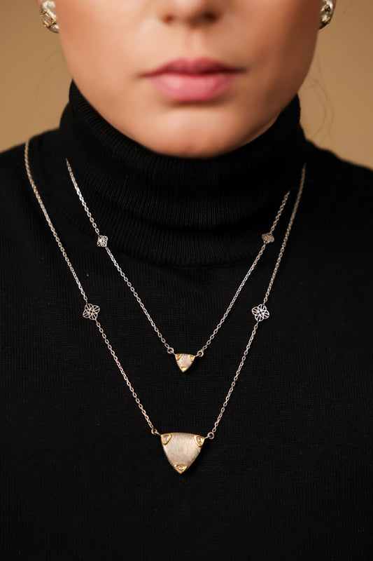 Close-up of the trillion pendant detailing with Polki diamonds and Kundan gold on the Sky Necklace Set